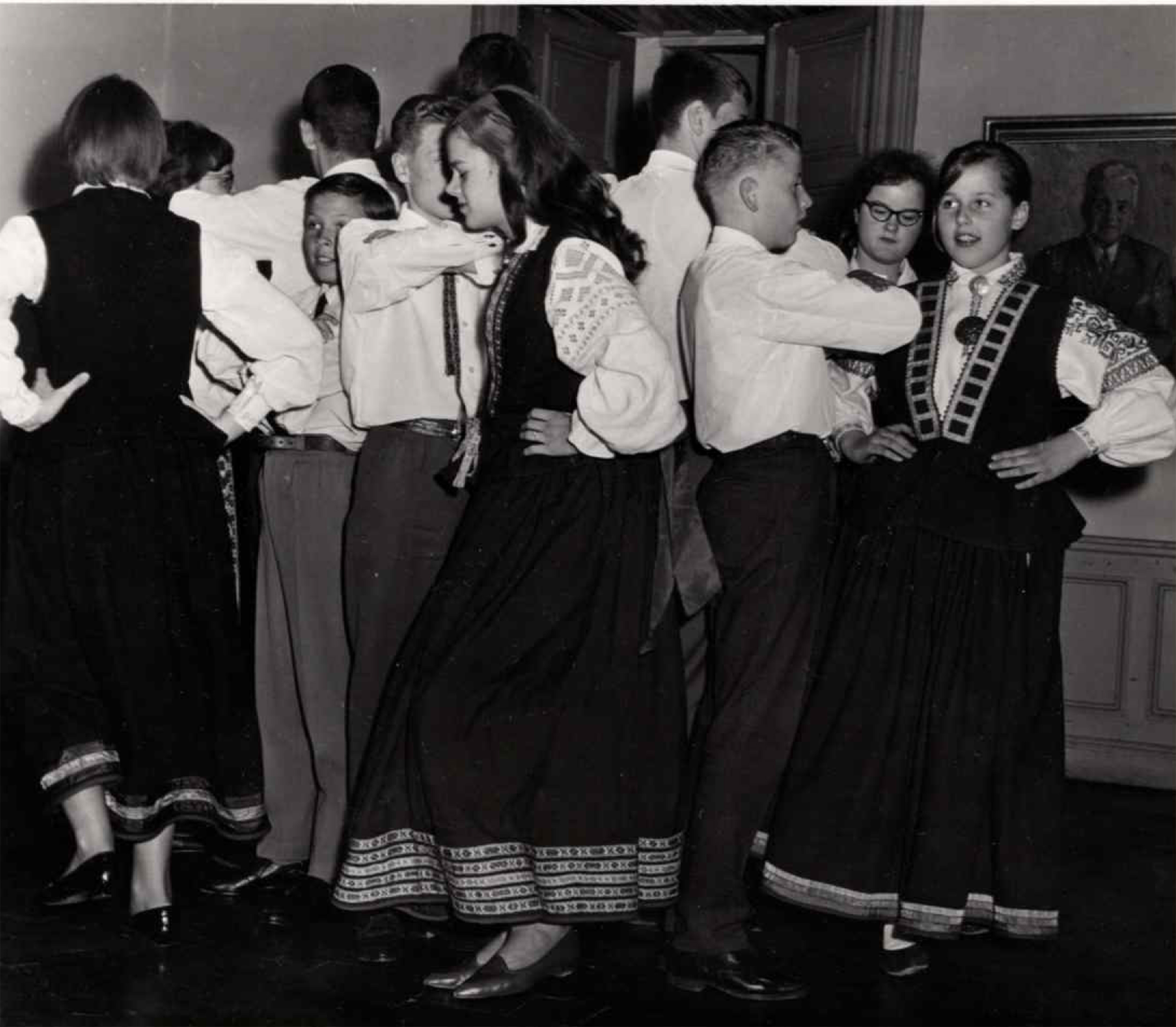 Skolas absolventi dejo 1966. gadā