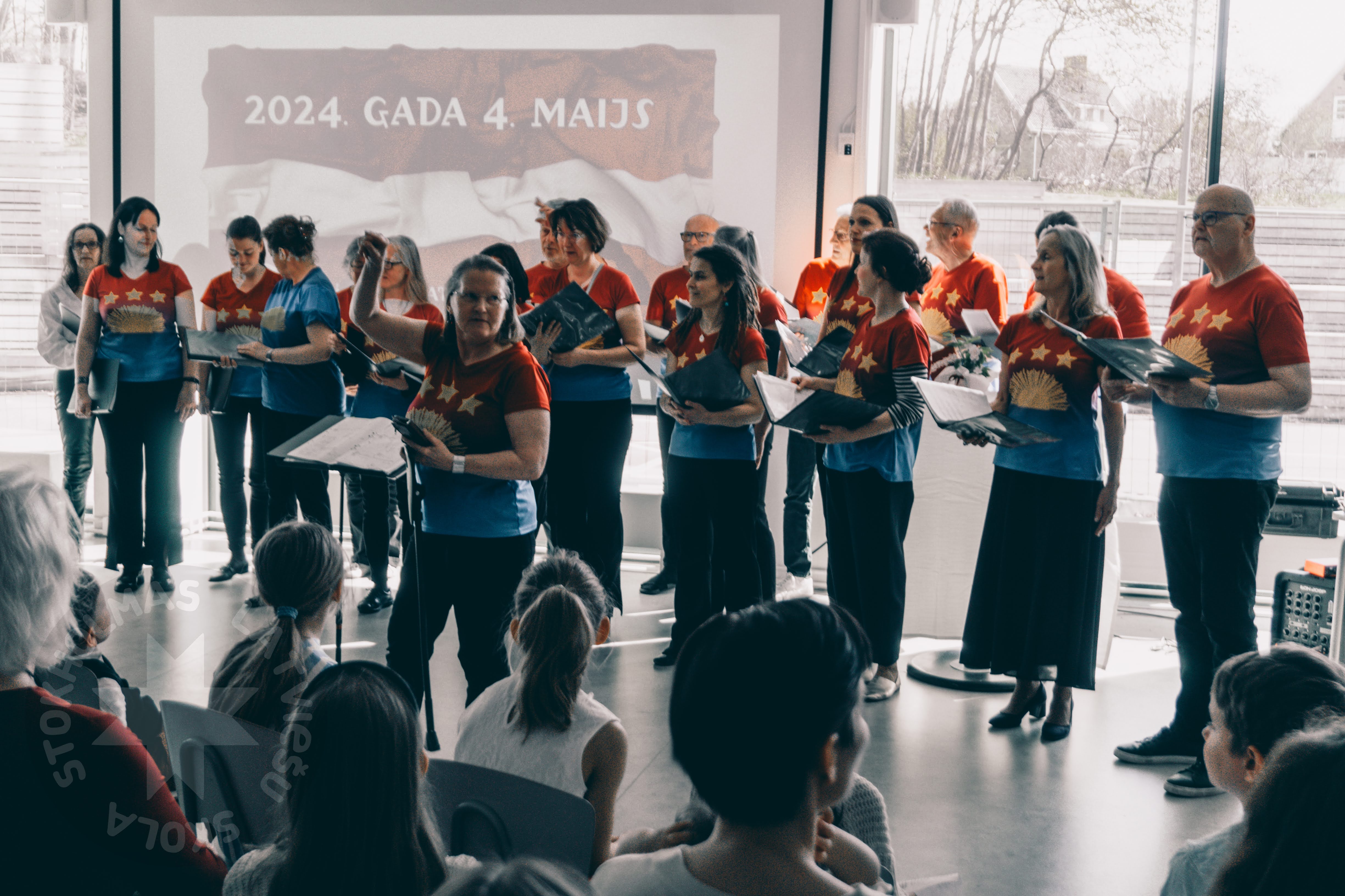 Skolas koris 2024. gada 4. maija pasākumā